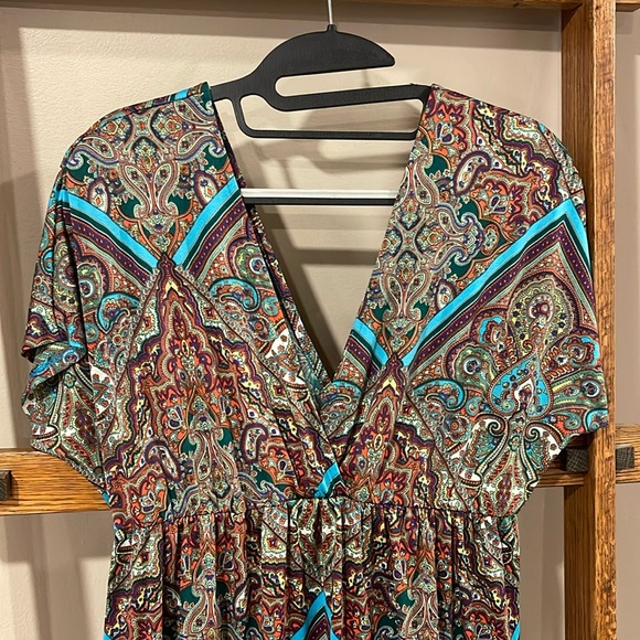 Woman’s Colorful Maxi Dress - Picture 4 of 7